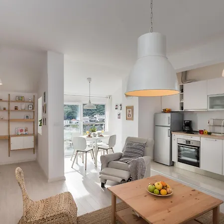 Apartment Cozy - One-bedroom With Sea View