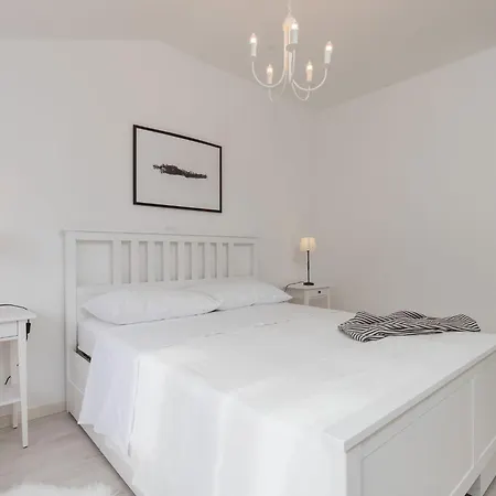 Cozy - One-bedroom With Sea View