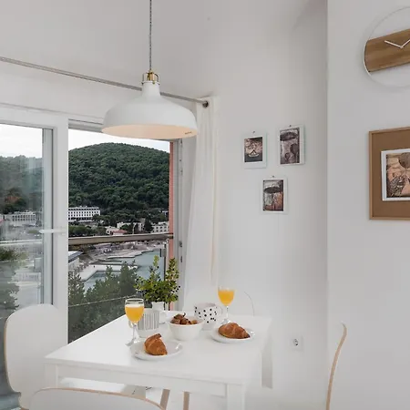Apartment Cozy - One-bedroom With Sea View